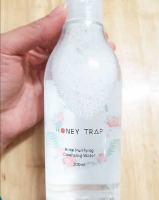Honey Trap 허니트랩 로즈 퓨리파잉 클렌징 워터+고양이 머리띠 — 3.83점을 준 리뷰어가 2018년 3월 올린 사용 사진