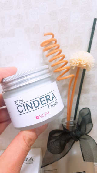 메이니 화이트 신드라 크림 70ml — 4.5점을 준 리뷰어가 2018년 4월 올린 사용 사진