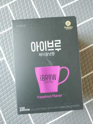 한국맥널티 아이브루 헤이즐넛향 100T — 5점을 준 리뷰어가 2019년 10월 올린 사용 사진