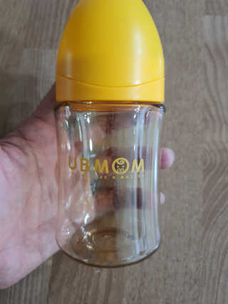 유비맘 PPSU 젖병 노꼭지_200ml_컬러 랜덤 발송 — 5점을 준 리뷰어가 2020년 3월 올린 사용 사진