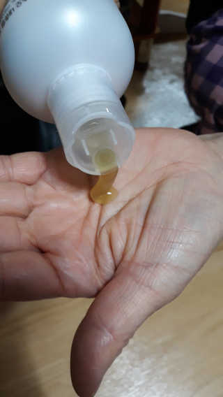 셀리본 하수오 내츄럴 프리벤션 탈모관리 샴푸 300ml — 5점을 준 리뷰어가 2019년 11월 올린 사용 사진