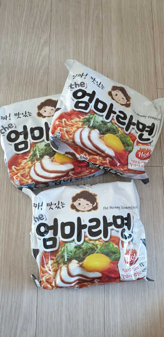 라면 그대로가 제일 맛있는 더엄마라면 — 5점을 준 리뷰어가 2019년 7월 올린 사용 사진