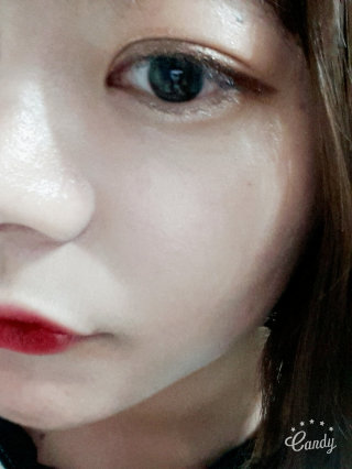 딜라잇18 홀리몰리 글리터라이너 — 2.5점을 준 리뷰어가 2016년 8월 올린 사용 사진