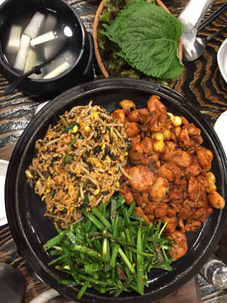 고향원조숯불닭갈비 [고향산천원조숯불닭갈비] 뼈없는 숯불닭갈비 2인세트 — 4점을 준 리뷰어가 2018년 10월 올린 사용 사진
