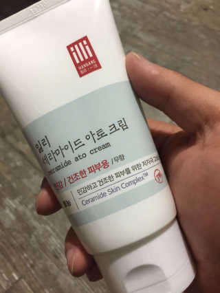 일리윤 세라마이드 아토 집중 크림 — 4.17점을 준 리뷰어가 2017년 6월 올린 사용 사진