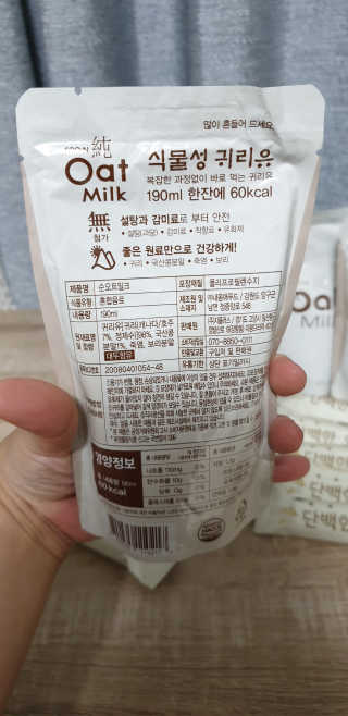 순오트밀크 190mlx6봉, 단백한 오트바 6gx12개입 — 5점을 준 리뷰어가 2019년 8월 올린 사용 사진