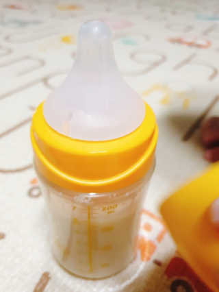 유비맘 PPSU 젖병 노꼭지_200ml_컬러 랜덤 발송 — 5점을 준 리뷰어가 2019년 12월 올린 사용 사진