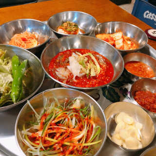 [동네맛집족발] 4개 족발 중 택1 — 4점을 준 리뷰어가 2020년 2월 올린 사용 사진