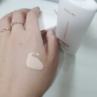 쥴라이Jullai 슈퍼 12 바운스 선 플루이드 SPF50+ PA++++ — 5점을 준 리뷰어가 2019년 8월 올린 사용 사진