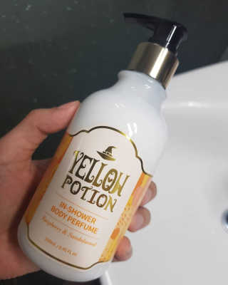 바디홀릭 인샤워 바디퍼퓸 옐로우포션 250ML — 4.5점을 준 리뷰어가 2019년 4월 올린 사용 사진
