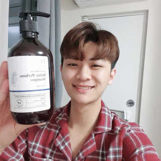 달리프 베러 퍼퓸 샴푸 1000ml 레이니데이 or 일랑로즈 — 5점을 준 리뷰어가 2020년 1월 올린 사용 사진