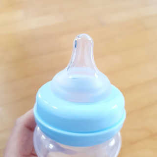 유비맘 신생아젖병 120ml 트리플팩_ 젖꼭지 포함 — 5점을 준 리뷰어가 2020년 3월 올린 사용 사진