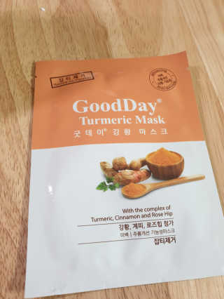 GoodDay Skincare GoodDay 강황 마스크 — 5점을 준 리뷰어가 2020년 3월 올린 사용 사진