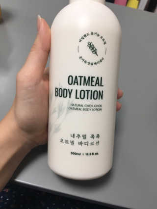(주)에네스티 내추럴 촉촉  오트밀 바디로션 500ml — 4.5점을 준 리뷰어가 2019년 12월 올린 사용 사진