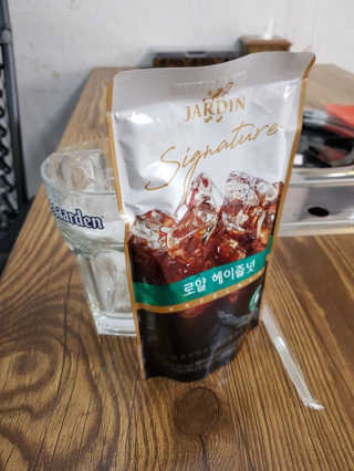 (주)쟈뎅 쟈뎅 시그니처 블랙, 헤이즐넛 230ml — 5점을 준 리뷰어가 2018년 7월 올린 사용 사진