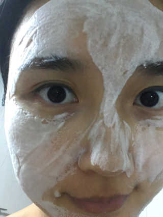세안 필요 없는 지나인스킨 밀크 버블 에센스 팩 — 4.5점을 준 리뷰어가 2019년 11월 올린 사용 사진