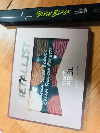 터치인솔 섀도우 팔레트와 젤아이라이너 펄덕후 세트 — 5점을 준 리뷰어가 2018년 8월 올린 사용 사진