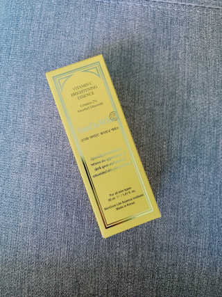 [스킨큐어] 산다화 비타민C 화이트닝 에센스 30ml — 5점을 준 리뷰어가 2019년 6월 올린 사용 사진