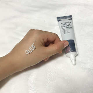 보나쥬르 래디언스 톤업 아이크림 30ml — 4.83점을 준 리뷰어가 2018년 8월 올린 사용 사진