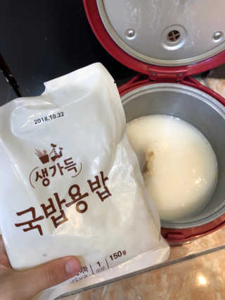 [풀무원] 사골곰탕국밥 황태해장국밥 — 5점을 준 리뷰어가 2018년 6월 올린 사용 사진