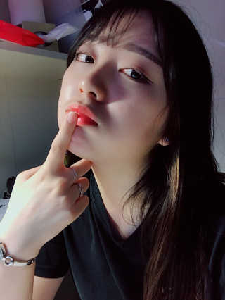 [블랙루즈] 에어 핏 촉촉틴트 + 크리미 벨벳 립크레용 — 4.83점을 준 리뷰어가 2018년 7월 올린 사용 사진