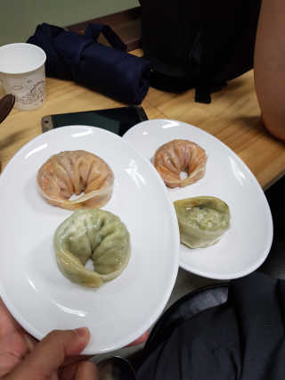 칼국수에끌림 [칼국수에 끌림] 손칼국수+비빔칼국수+왕만두4개 — 4.67점을 준 리뷰어가 2018년 9월 올린 사용 사진