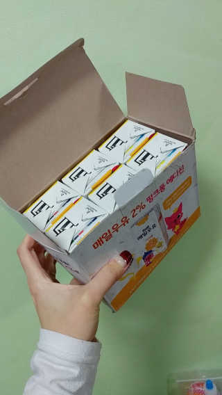 매일우유 멸균 매일우유 저지방 2프로 멸균 핑크퐁 에디션 6입 — 4.5점을 준 리뷰어가 2018년 1월 올린 사용 사진