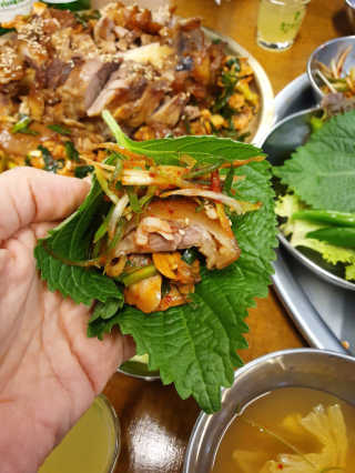 [동네맛집족발] 4개 족발 중 택1 — 5점을 준 리뷰어가 2020년 1월 올린 사용 사진