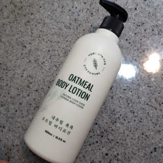 (주)에네스티 내추럴 촉촉  오트밀 바디로션 500ml — 5점을 준 리뷰어가 2019년 11월 올린 사용 사진