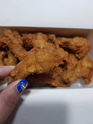 [치킨마루]-  빠사칸윙봉현미 + 콜라 500ml — 5점을 준 리뷰어가 2019년 7월 올린 사용 사진
