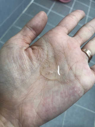 (주)에네스티 믹스베리 단백질 폭탄 샴푸 1000g — 5점을 준 리뷰어가 2019년 10월 올린 사용 사진