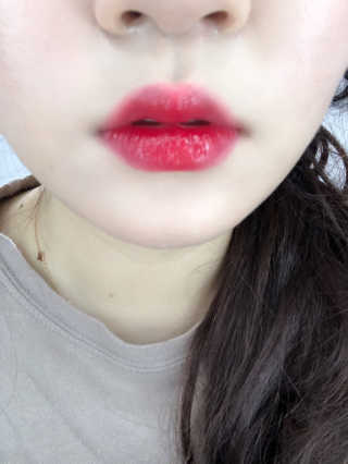 릴리바이레드 쥬시라이어 워터틴트 02 체리 크러쉬인 척 — 4점을 준 리뷰어가 2020년 3월 올린 사용 사진