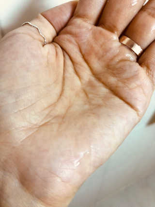 아미니 릴렉싱 페이셜 클렌징 오일 — 4.67점을 준 리뷰어가 2018년 10월 올린 사용 사진
