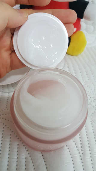 엘리샤코이 모이스트업 수퍼 히아루론 크림 80g — 5점을 준 리뷰어가 2018년 7월 올린 사용 사진