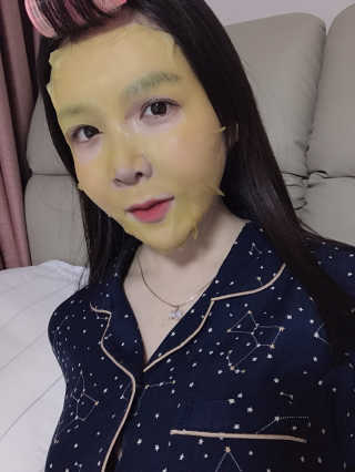 GoodDay Skincare GoodDay 강황 마스크 — 5점을 준 리뷰어가 2020년 2월 올린 사용 사진