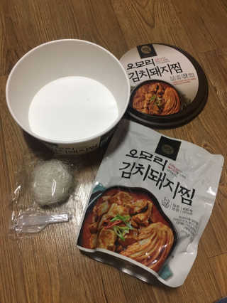 GS25 YOU US  오모리김치돼지찜 — 2.67점을 준 리뷰어가 2018년 3월 올린 사용 사진