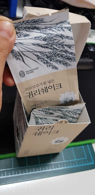 착한습관 귀리쉐이크와 서리태쉐이크 — 3.83점을 준 리뷰어가 2018년 8월 올린 사용 사진