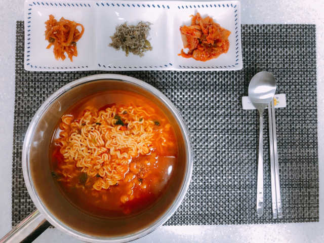라면 그대로가 제일 맛있는 더엄마라면 리뷰 사진