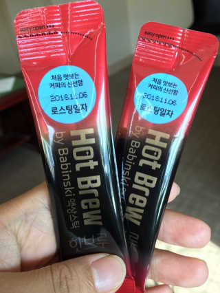 한국야쿠르트 콜드브루, 핫브루 BTS 일러스트 — 4.5점을 준 리뷰어가 2018년 11월 올린 사용 사진