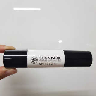 손앤박(SON&PARK) 화이트닝 커버 파운데이션 — 5점을 준 리뷰어가 2017년 10월 올린 사용 사진