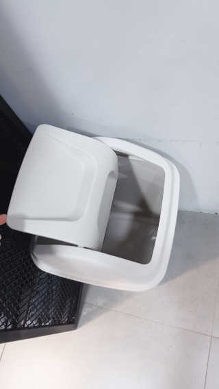 창신리빙 프랑코 퍼블릭 스윙 휴지통 10L, 25L, 35L — 5점을 준 리뷰어가 2019년 9월 올린 사용 사진
