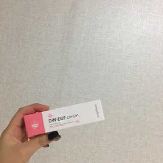 이지듀 디더블유 이지에프 크림 — 2.5점을 준 리뷰어가 2017년 2월 올린 사용 사진