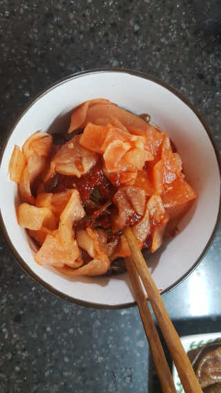 유천냉면 유천 비빔냉면 2인분+메밀지짐만두 280g — 5점을 준 리뷰어가 2018년 6월 올린 사용 사진