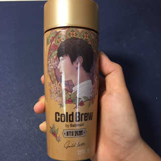 한국야쿠르트 핫브루 콜드브루 BTS 일러스트 — 5점을 준 리뷰어가 2018년 10월 올린 사용 사진