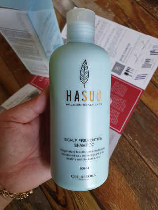 셀리본 하수오 내츄럴 프리벤션 탈모관리 샴푸 300ml — 5점을 준 리뷰어가 2019년 11월 올린 사용 사진