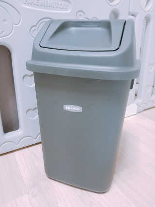 창신리빙 프랑코 퍼블릭 스윙 휴지통 10L, 25L, 35L — 5점을 준 리뷰어가 2019년 9월 올린 사용 사진