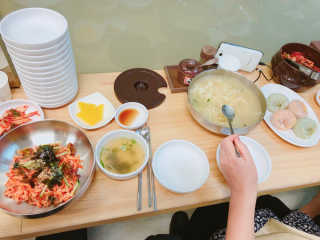 칼국수에끌림 [칼국수에 끌림] 손칼국수+비빔칼국수+왕만두4개 — 4.83점을 준 리뷰어가 2018년 10월 올린 사용 사진