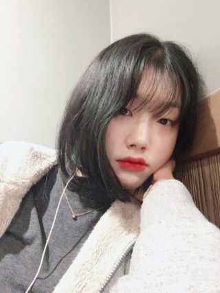 터치인솔 메탈리스트 리퀴드 포일 립스틱 5종 — 5점을 준 리뷰어가 2018년 3월 올린 사용 사진