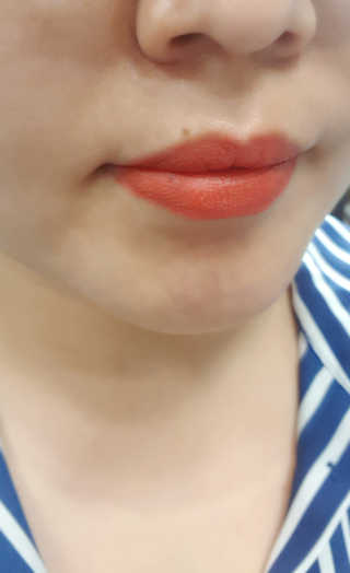 [블랙루즈] 에어 핏 벨벳 틴트 시즌2 中 택1+랜덤1 — 5점을 준 리뷰어가 2018년 10월 올린 사용 사진