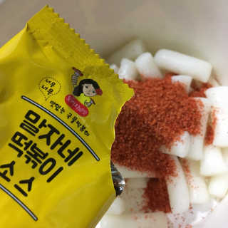 청담동말자싸롱 말자네떡볶이4EA말자네빠삭빠삭감튀5EA — 2점을 준 리뷰어가 2019년 1월 올린 사용 사진